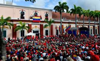Apoiadores de Maduro comemoraram o recente anúncio do presidente de ruptura de relações do país com os Estados Unidos