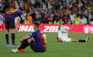 Valencia marcou dois gols no primeiro tempo, segurou o Barcelona, e conquistou a Copa do Rei