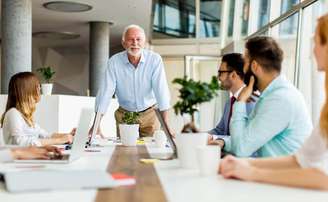 Unir diferentes faixas etárias em um mesmo setor é um dos desafios das empresas atualmente 