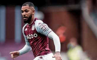 Douglas chegou a ‘cutucar’ convocação de Diniz – Divulgação/Aston Villa FC