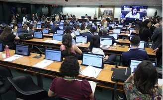 Texto estabelece penas de reclusão de 4 a 16 anos, além de multa, para quem desviar recursos destinados às áreas de saúde, educação e seguridade social