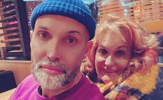 Nuno Guerreiro com sua mãe, Regina, no fim do ano passado, quando ele disse que esperava um 2025 com "saúde, sorte, amor, sucesso e felicidade"
