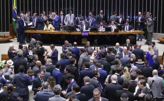 Deputados aprovaram o número de cadeiras na Câmara para 531