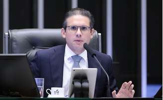 Mais cedo, Motta criticou o governo Lula em meio à repercussão do aumento do IOF: 'O Brasil não precisa de mais imposto'