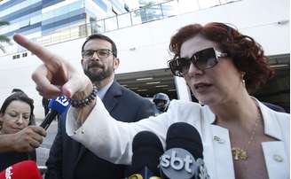 Após fuga para evitar prisão, Zambelli planeja se candidatar na Itália.