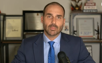 Eduardo Bolsonaro (PL-SP) deu entrevista de sua casa nos Estados Unidos