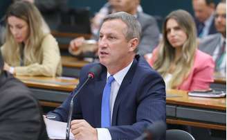 Deputado federal Ubiratan Sanderson (PL-RS), acionou o TCU e a PGR para investigar possíveis irregularidades em aluguel de barco.