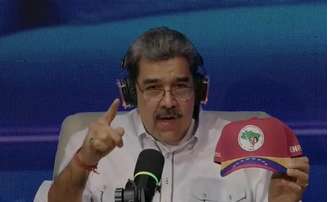Maduro durante transmissão ao vivo em que arriscou 'portunhol' para pedir apoio dos brasileiros