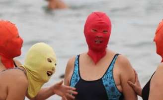 Mulheres chinesas usando facekini 