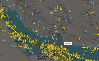 Avião da Marinha dos Estados Unidos sobrevoou área próxima à costa do Irã; país asiático vive onda de protestos