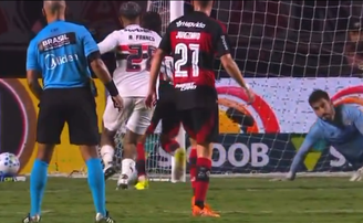 Lance de Alan Franco com Arrascaeta