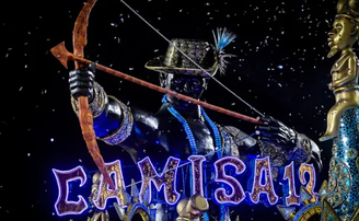 Desfile da Camisa 12 no desfile do grupo de Acesso 1; escola foi rebaixada