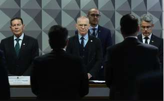 CPI do Crime organizado tem Contarato (ao centro) como presidente, Mourão (à esq.) como vice e Vieira (à dir.) como relator.