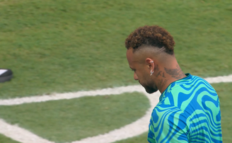 Neymar em aquecimento antes da partida entre Brasil e Escócia pela Copa 2026