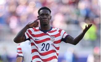Folarin Balogun comemora gol dos Estados Unidos contra a Bósnia pela Copa 