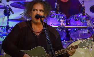The Cure e uma performance inesquecível de "Just Like Heaven"