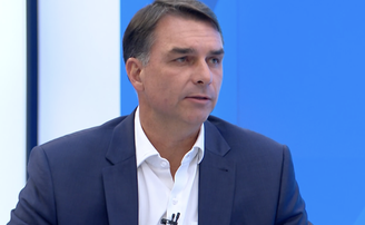 Flávio Bolsonaro durante sabatina da Globo