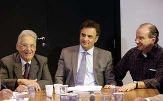 FHC participa de encontro com Aécio