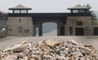 Fachada do campo de concentração nazista de Mauthausen, na Áustria