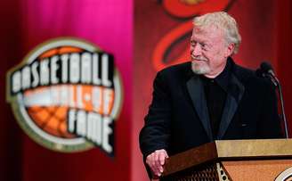 Phil Knight começou importando calçados do Japão e hoje administra a 18ª marca mais valiosa do mundo