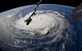EUA ordena evacuação de 1 milhão de pessoas por furacão