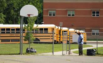 Escola Glasgow, em Falls Church, na Virgínia, fechada durante a pandemia de coronavírus
15/07/2020
REUTERS/Kevin Lamarque