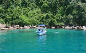 Traineira parada na Lagoa Azul.