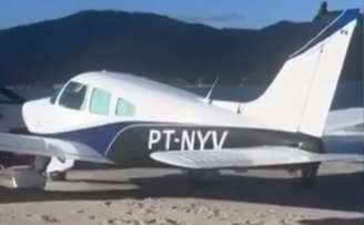 Avião faz pouso de emergência na areia de praia em Santa Catarina