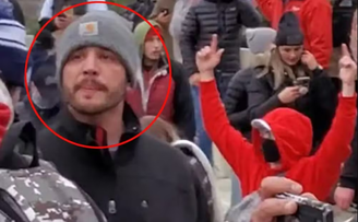 Matthew J. Huttle na invasão de Capitólio em 6 de janeiro de 2022