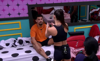 Vinicius conversa com Vitória Strada