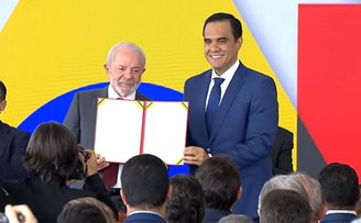 Gustavo Feliciano toma posse no cargo de ministro do Turismo em cerimônia com Lula