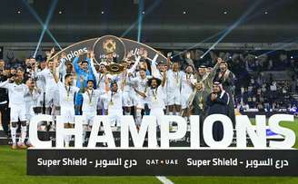 Jogadores do Al Sadd comemoram o titulo da Supercopa Qatar Emirados Árabes – Divulgação/Al Sadd