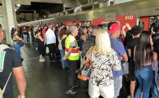 Operação foi afetada entre as estações Corinthians-Itaquera e Brás