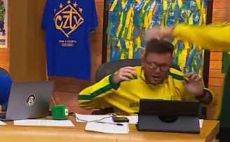 Donan teve seu óculos quebrado na comemoração