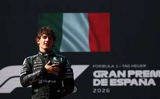 Kimi Antonelli, da Mercedes, comemora no pódio após vencer Grande Prêmio da Espanha de Fórmula 1
13 de setembro de 2026 REUTERS/Albert Gea