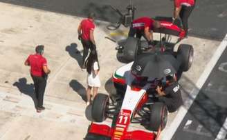 Paulina de vestido no 'pit lane'