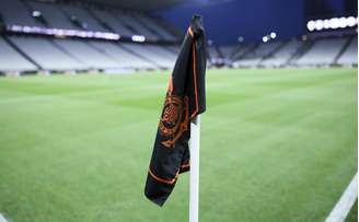 Bandeira do Corinthians em escanteio na Neo Química Arena - 
