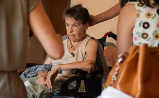 Maricarmen Abascal, de 87 anos, despejada após viver mais de 70 anos na mesma casa, na Espanha