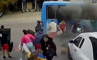 Passageiros quebraram os vidros para conseguirem fugir