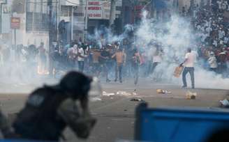 Confronto nas ruas de Salvador durante protesto nesta quinta-feira 