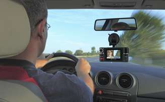 Câmeras nos carros ficaram famosas internacionalmente com vídeos de acidentes bizarros