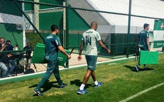 Jailson durante o treino desta quinta-feira, na Academia de Futebol (Foto: Thiago Ferri)