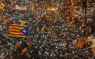 Protesto em Barcelona em favor dos líderes separatistas