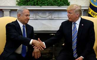 Trump cumprimenta Netanyau na Casa Branca
 5/3/2018    REUTERS/Kevin Lamarque