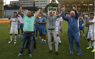 Alexandre Mattos, Maurício Galiotte e Felipão comemoram o título em São Januário (Foto: Cesar Greco)