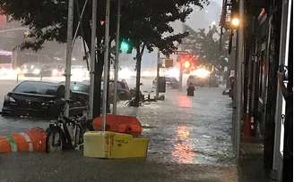 Tempestade alaga ruas de Nova York