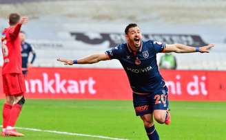 Giuliano participou de um gol a cada dois jogos nos últimos cinco anos (Foto: Divulgação/Istanbul Basaksehir)