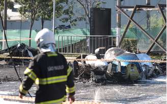 Um avião de pequeno porte caiu na Barra Funda, zona oeste de São Paulo, na manhã desta sexta- feira, 7. 
