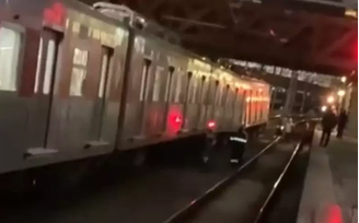 Trem da CPTM descarrila e provoca superlotação na Estação Luz, no Centro de SP