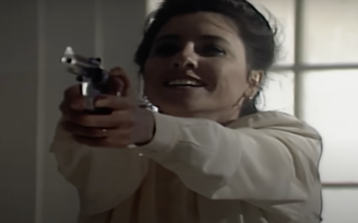 Leila (Cássia Kiss) foi quem matou Odete Roitman na versão original 